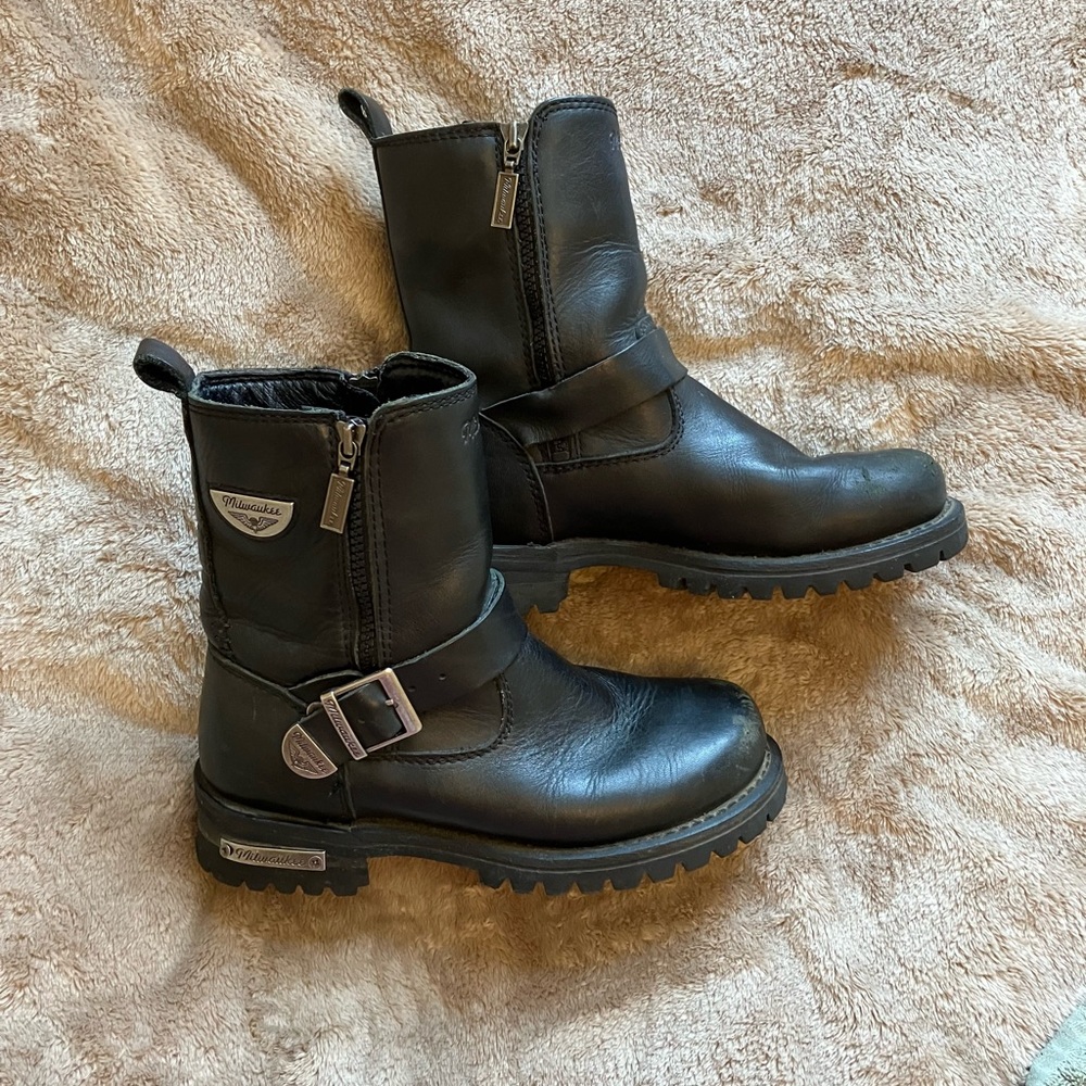 Women’s Milwaukee black leather biker boots 7.5